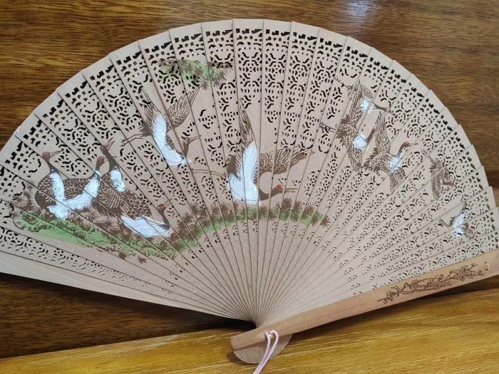 嚴選老蘇州檀香扇，雕花檀木扇子，老蘇工鏤空花鳥圖扇，作工精細全品未 