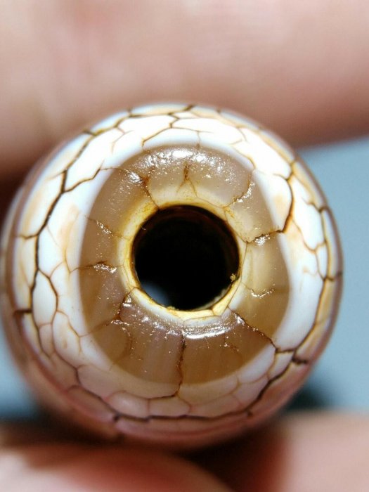 嚴選風化裂紋九眼天珠，品相獨特適合收藏家- 九眼天珠千年天珠風化天珠