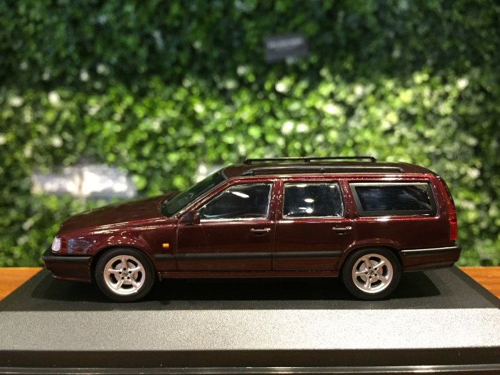 Volvo 850 Break Rouge Métal 1994 – Minichamps 1/43 – Collection 940171510