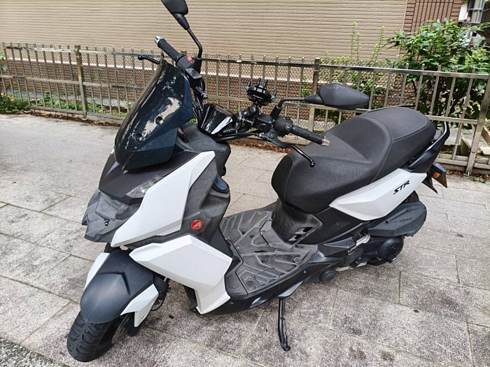 宏佳騰 Aeonmotor STR 300 ABS 白色