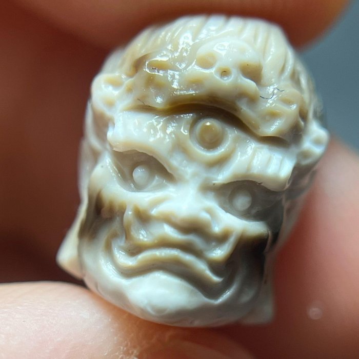 嚴選天然瑪瑙手工雕刻件，一體三面神佛圖紋，精緻典藏適合收藏13×10