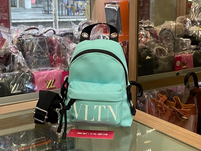 ☆最愛二手精品☆ VALENTINO VLTN 湖水綠藍帆布拼白色字母前拉鍊口袋拉鍊迷你後背斜背包 XH2730 Garavami Shoulder Bag