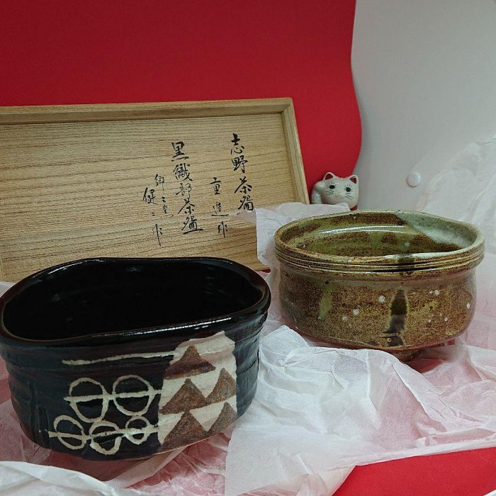 一双茶碗　志野茶碗と黒織部茶碗 共箱入 一對茶碗志野茶碗與黑織部茶碗共箱入| Yahoo拍賣