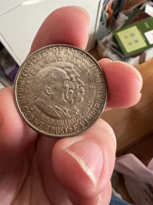 嚴選1952年美國50分半美元硬幣，融合布克·華盛頓與喬治·卡弗典範，重達12.5公克，適合收藏家珍藏。