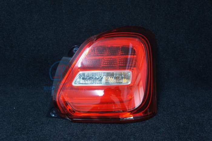 ~~ADT.車燈.車材~~鈴木 SWIFT 17 18 19 20 21 中古原廠良品 紅白LED 尾燈 後燈 右邊 副駕駛