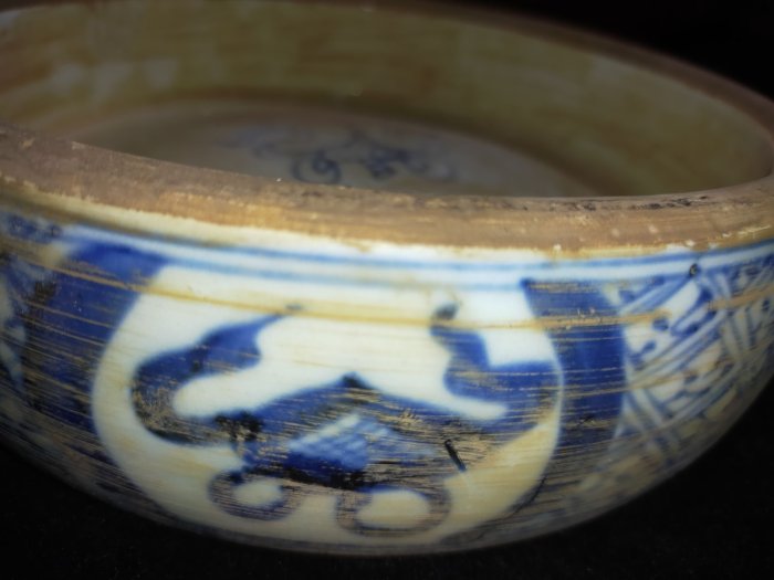 青花瓷硯台 L0027-1 老青花大瓷硯圓硯直徑19.2cm 高5.5cm 青花紋與朱砂硯堂相映