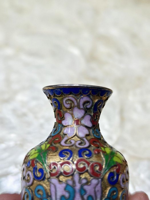 景泰藍掐絲琺瑯小花瓶，銅胎打造色彩漸變美，高8公分巧緻工藝推薦收藏