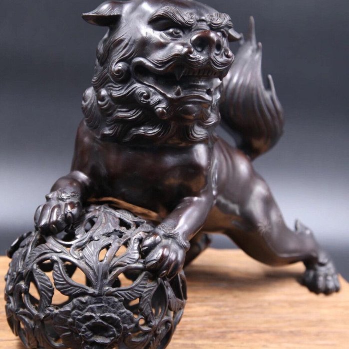 可議價日本銅獅子唐獅子玉獅子獅子滾繡球銅獅擺件明治時代《銅造銀鑲嵌