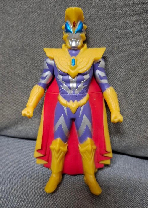 萬代正版《超人力霸王捷德》尊皇型態（Royal Mega Master）軟膠公仔！
