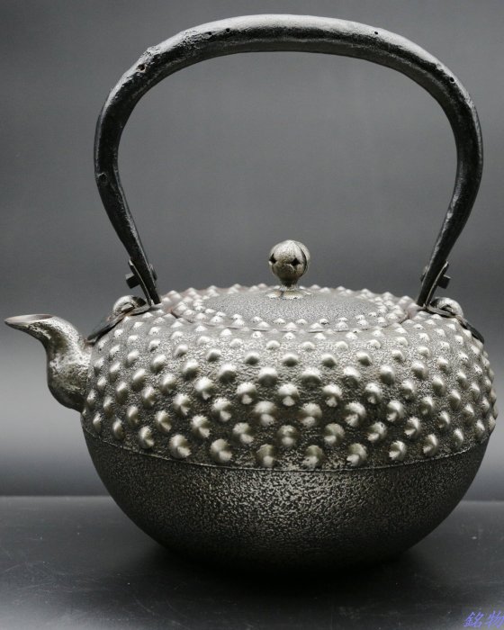 南部薫山工房 三代目薫山 佐々木 和夫造 16型 九重アラレ 南部鉄瓶