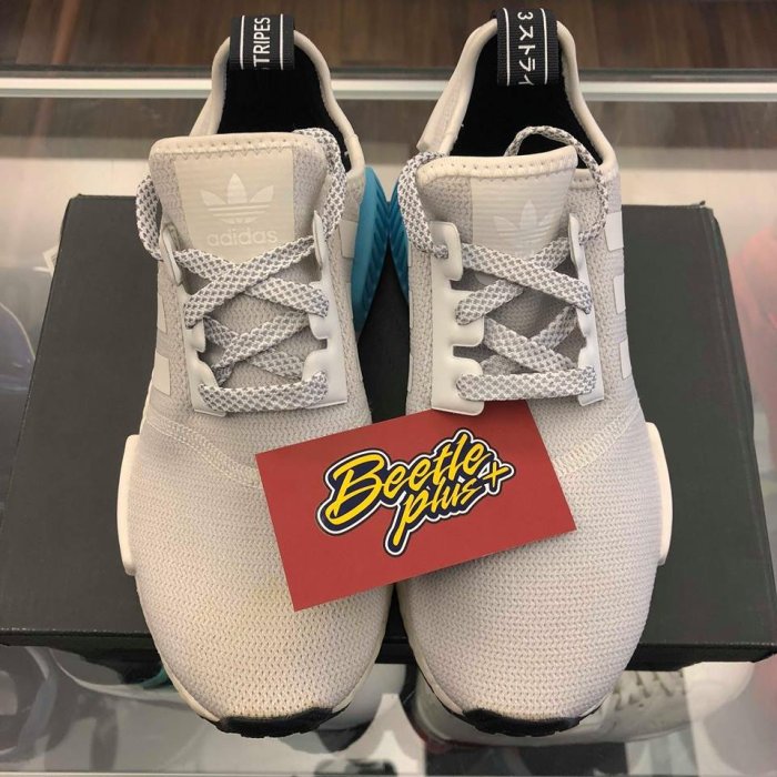 瑕疵品女生BEETLE ADIDAS NMD R1 淺灰白藍反光網布慢跑鞋S80207