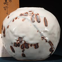10/5結標美濃古窯桔梗屋窯五代小三郎作雪釉志野燒賞瓶原供箱CDI1169