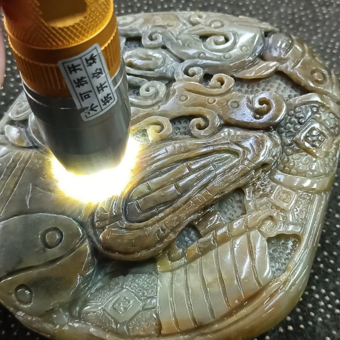 和田玉，青花籽料，八破圖《龍鳳呈祥》手把件！仿古手工雕刻，料子油潤