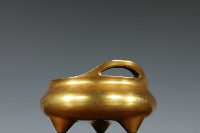 鉢，「大明宣德年製」宣德銅製 A gold and silver-inlaid bronze brushpot Late Ming dynasty