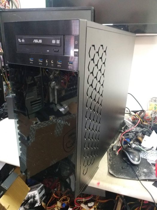 【玉昇電腦】迎廣 IN WIN 強化玻璃機殼黑色 白色 /二手電腦機殼