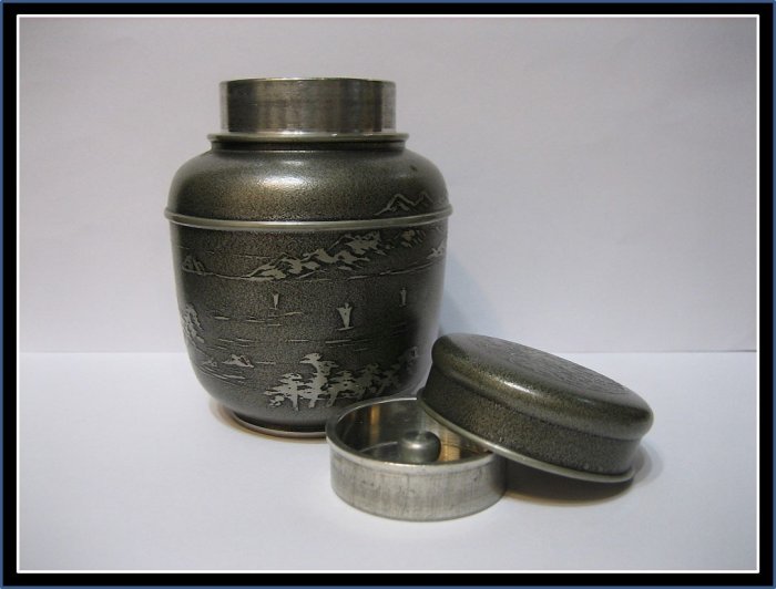 間村自造　茶筒　錫 勇福堂》】日本茶道具－間村自造款【純錫山水圖騰紋飾茶葉罐（茶