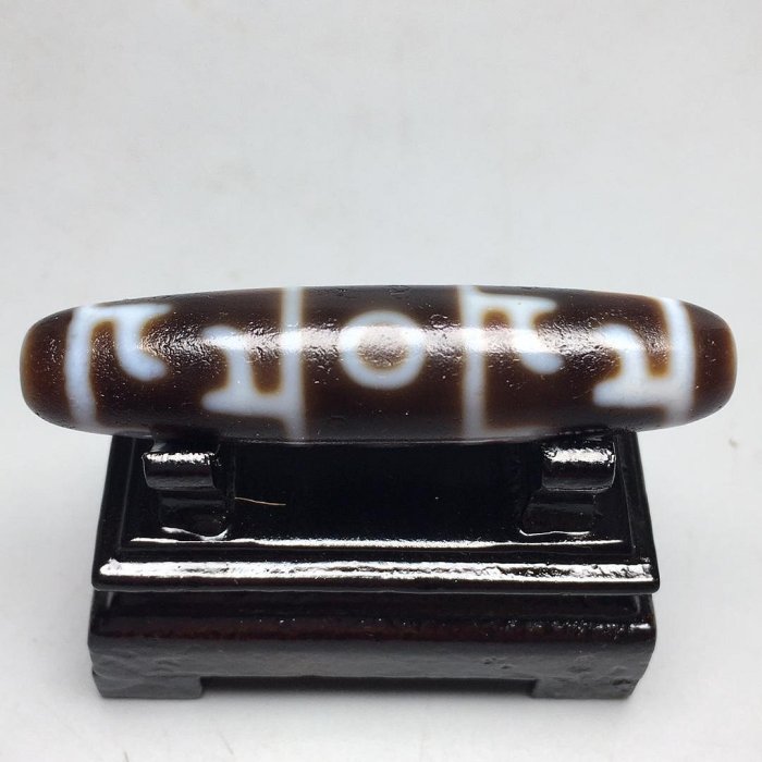 藏傳極品高油包漿三眼蓮師法器馬蹄紋老天珠，尺寸：57.1×12.6左右
