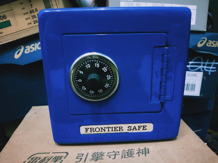 台灣早期鐵皮玩具/ 保險箱存錢筒/ 門打不開純擺飾