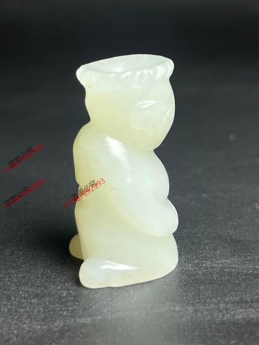 和田玉玉跪人雕工精美玉質油潤細膩品相完美規格高4厘米寬2厘米厚2厘米