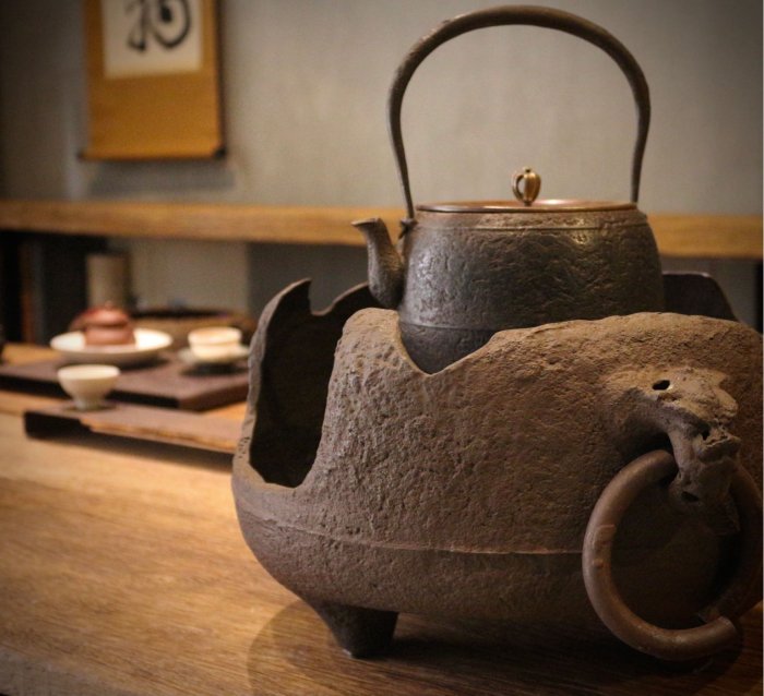 若茶道具古美術畠春斎荒肌獅耳鉄破風炉共箱瓶掛火炉火鉢日本茶道具（售