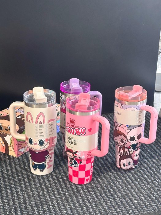 史丹利拉布布聯名杯 是誰擁有了Stanley Labubu杯子 每壹口都放心 炎炎夏日  冷飲續航的鐵杆子選手保溫杯