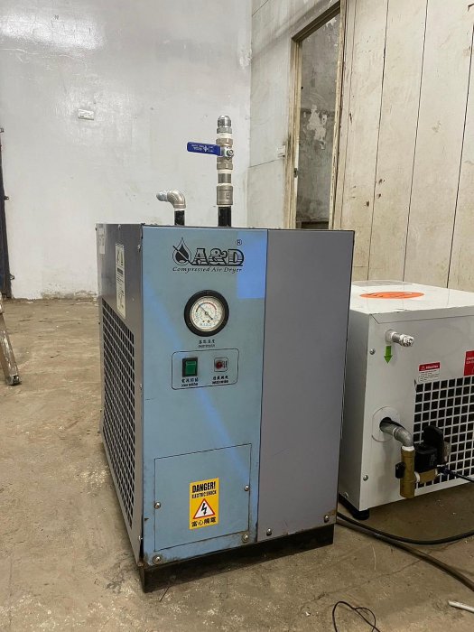 10hp乾燥機狀況良好 (舊機回收買賣.維修.保養空壓機)