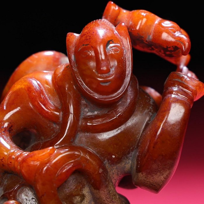 臻品旧藏，和田玉神人，包浆厚重，沁色入骨，工艺精湛，犀利民藏绝佳