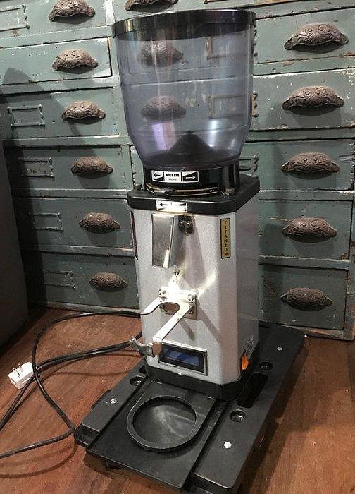 二手    ANFIM    SCODY    220V     定量 磨豆機    鋼刀     豆槽有裂 不影響使用       功能正常    建議自取