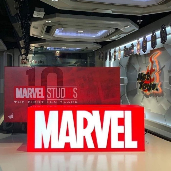 HotToys MARVEL 10周年記念 ロゴライトボックス マーベル』ロゴ・ミニ