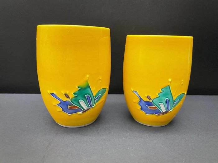 平安高島洸春匠心創作，日本京燒清水焼黃交趾茶杯，直徑約6.6-9.3cm