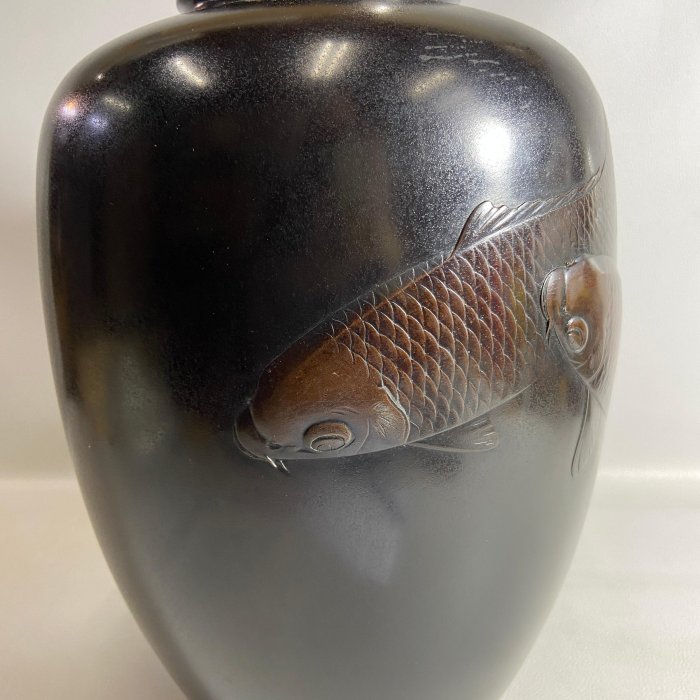 古玩輕鬆拍】老日本稀少作彫金師京田藤二作鋳銅製雙鯉魚図浮彫