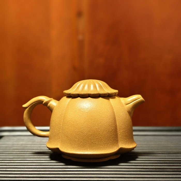 宜興名家陳志平手工紫砂九孔茶壺，200cc繁花錦囊設計，附贈收藏證書