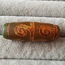 嚴選藏傳瑪瑙青稞供法螺天珠，風化自然美韋，尺寸40x15mm，實拍呈現
