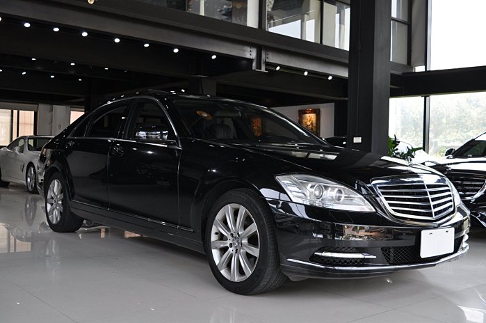 Benz S500L 衛星導航 倒車顯影 冷熱電動記憶椅 主動轉向頭燈 換檔撥片