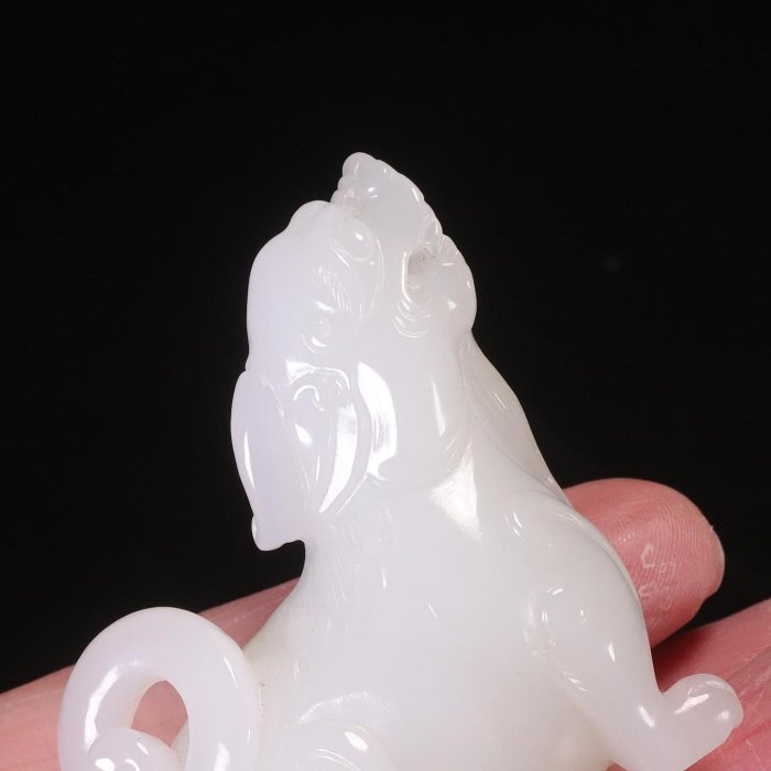 良渚石器和田玉瑞獸尺寸：4.8x2.8x5.3cm重73克NO1724 古玉擺件和田玉