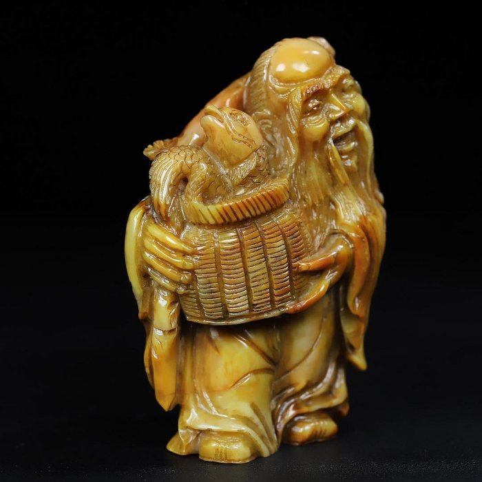 舊藏壽山石漁翁得利人物印章，長7厘米寬3厘米高10厘米，重243克