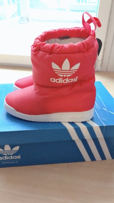 【全新真品】adidas 愛迪達 超可愛雪靴  短靴 運動靴 內部毛呢材質 有防潑水設計
