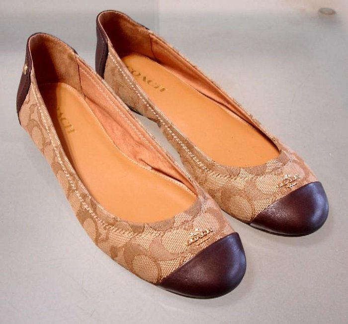 物品如新 大腳ㄚ 時髦款 美國Coach 女性 C Logo+棕色純牛皮+ Logo立體軟膠底 舒適平底鞋 (特價真品) 25cm ...