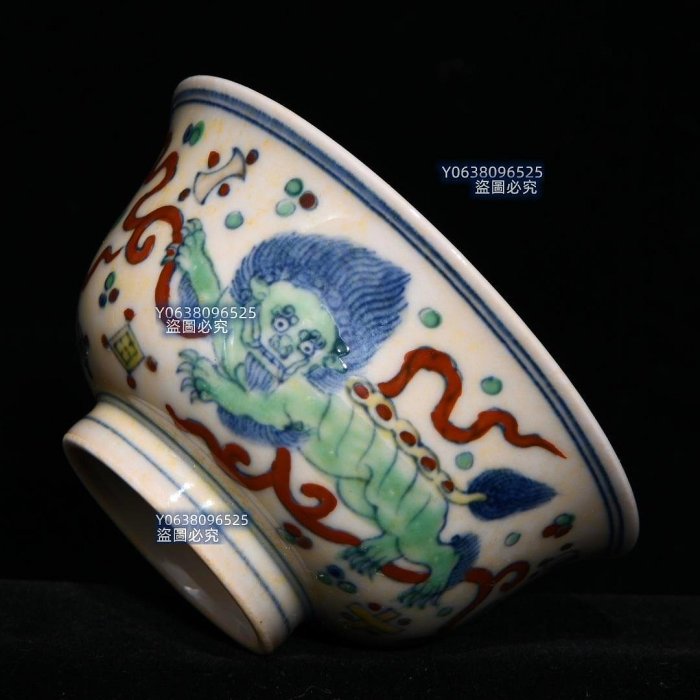 中国陶磁器　明成化　獅子 明成化斗彩獅子滾繡球紋杯，高4.6cm直徑8.8cm，編號6 五彩青花琺瑯彩