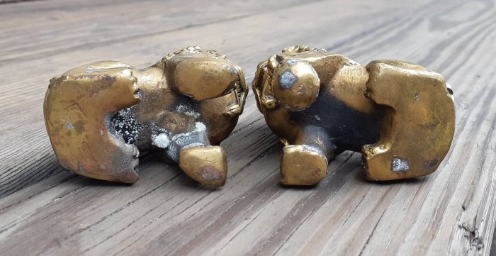 獅置物，古銅製，鎮宅，辟邪，在銘あり重2300克。 獅置物，古銅製，鎮宅，辟邪，在銘あり重2300克。