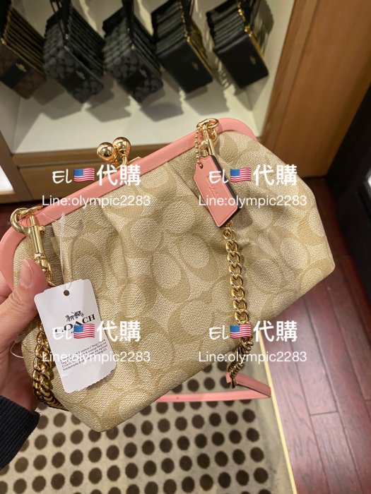 EL~COACH C2876 粉色老花LOGO PVC 復古珠扣斜揹包現貨付購買收據特價4