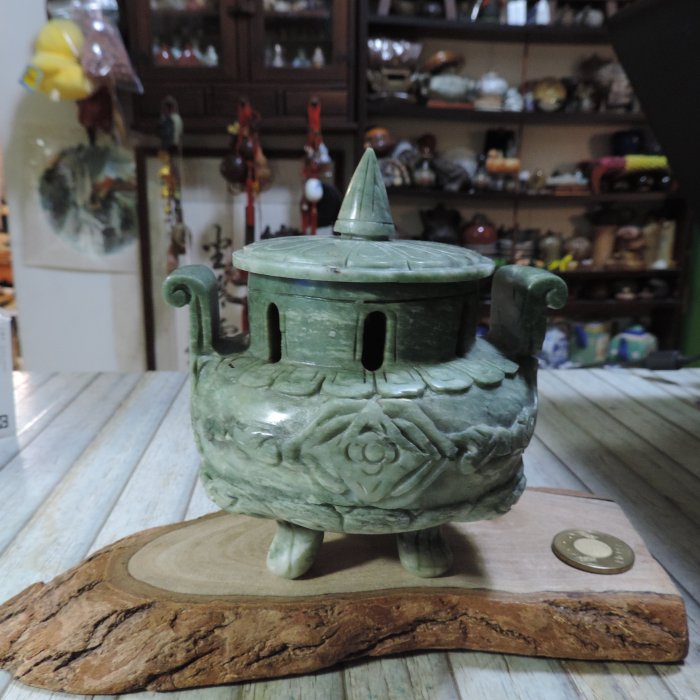 禎安丹雜藝~天然貴州玉雕香爐原礦一體雕三足鼎香爐古玉鏤空淨