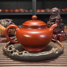 嚴選田玲原礦三十目朱泥大紅袍紫砂壺，190cc滿測容量，菱形九孔水順暢