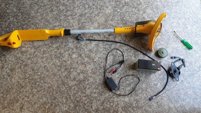 促銷特價(含電池與充電器)二手中古主機充電式割草機除草機修草機LT250有牛筋繩+塑膠刀    每批二手中古的主機每台都