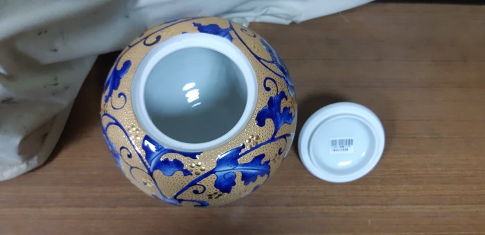 台華窯　純金使用 金魚　七宝　宝の壺 台湾美術 (雕金堆線金魚聚寶蓋罐) 台華窯 純金使用 金魚 七宝 宝の壺 はかどっ 台湾美術 (雕金堆