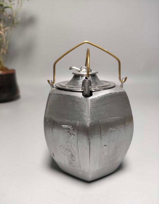 中国美術 茶道具 錫製 茶葉入れ 點銅 古錫製 六角大茶入茶壷 Amazon.co.jp: 古錫 茶池 顏興順真料點銅 「錫製人物詩文図六角