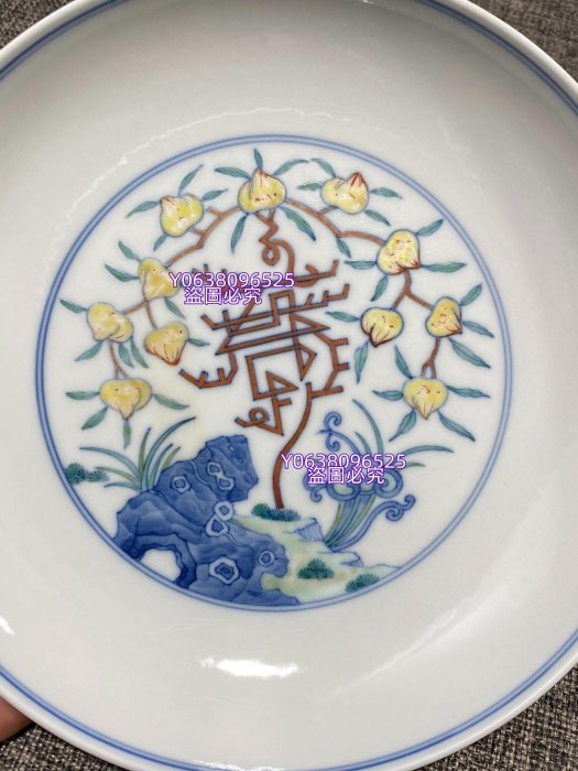 清代雍正斗彩洞石花卉紋盤此造型經典，品相如圖。全美品，器型周正