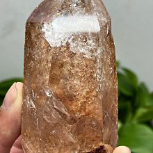 嚴選天然東海水晶原石，重254克，毫釐鑲刻盡顯精妙。所見即所得，珍藏