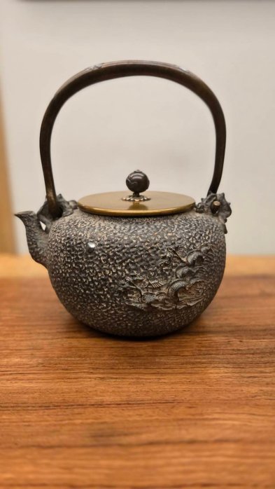 夢工房】亀文堂 造「家戊」款 楼閣山水 盛上地紋 波千鳥