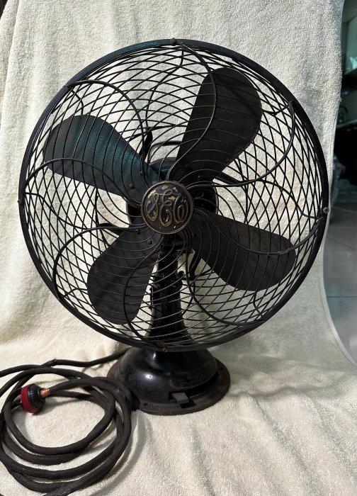 【黑狗兄】日本百年古董芝浦電氣扇 (東芝前身）7.5kg 蓮花框～老電扇 古董電扇～CCC09